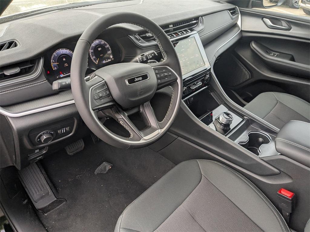 new 2025 Jeep Grand Cherokee car, priced at $41,077