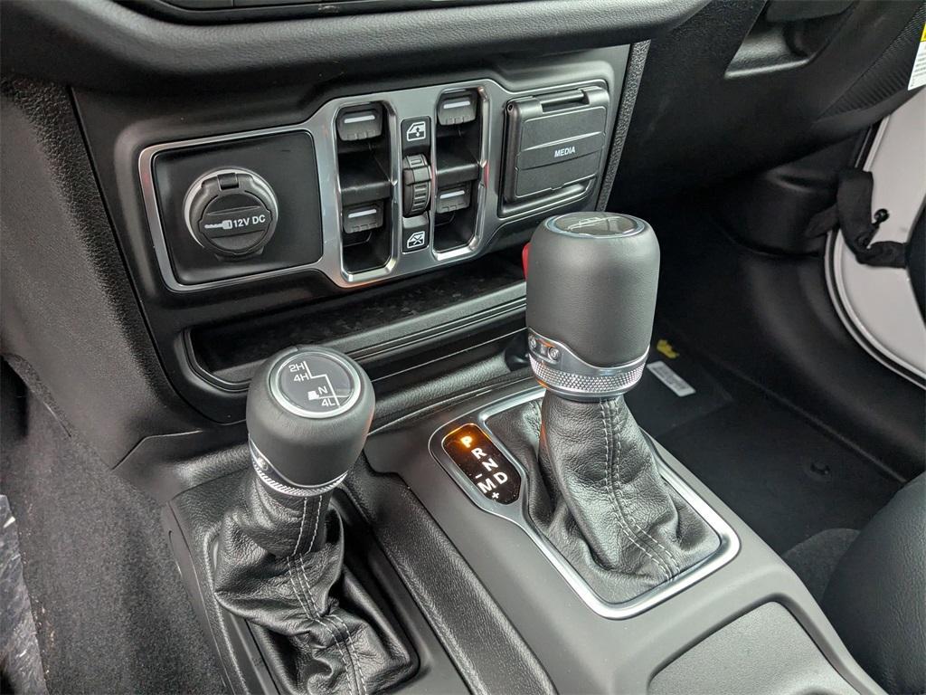 new 2025 Jeep Gladiator car, priced at $50,028