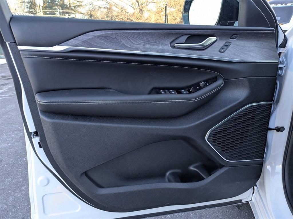 new 2025 Jeep Grand Cherokee car, priced at $58,921