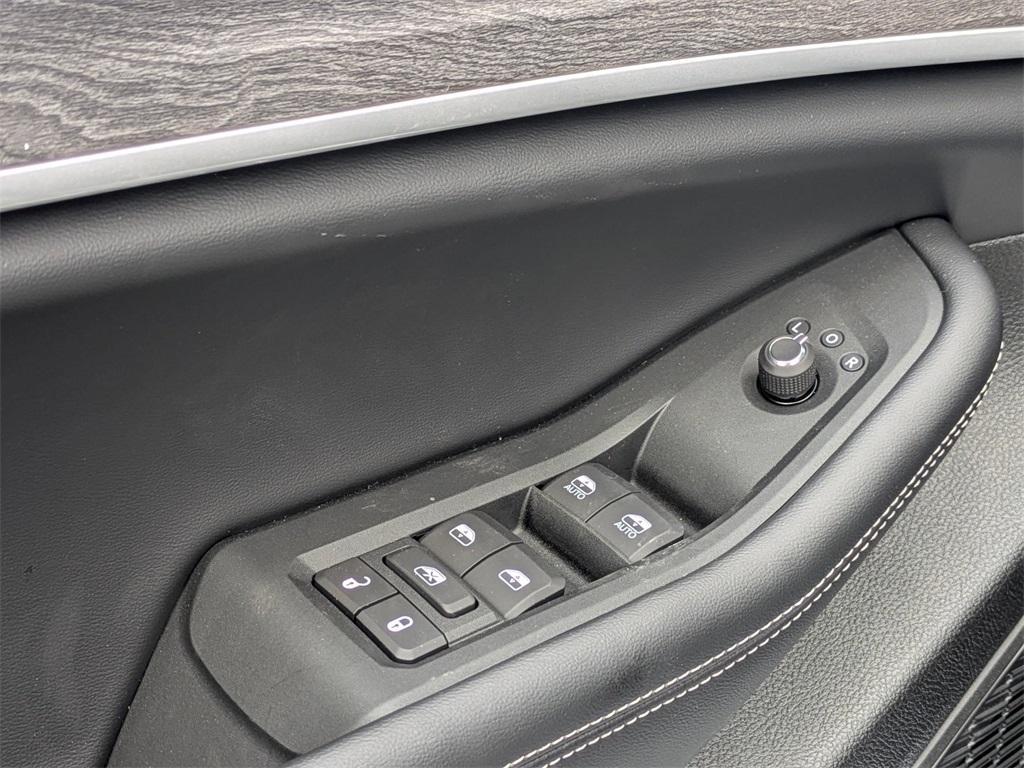 new 2025 Jeep Grand Cherokee car, priced at $50,121