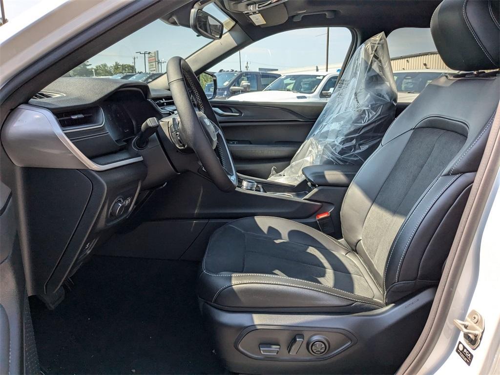 new 2024 Jeep Grand Cherokee L car, priced at $40,934