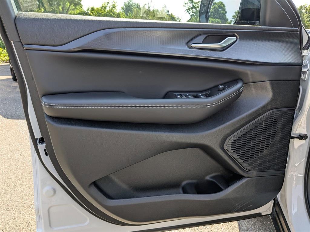 new 2024 Jeep Grand Cherokee L car, priced at $40,934