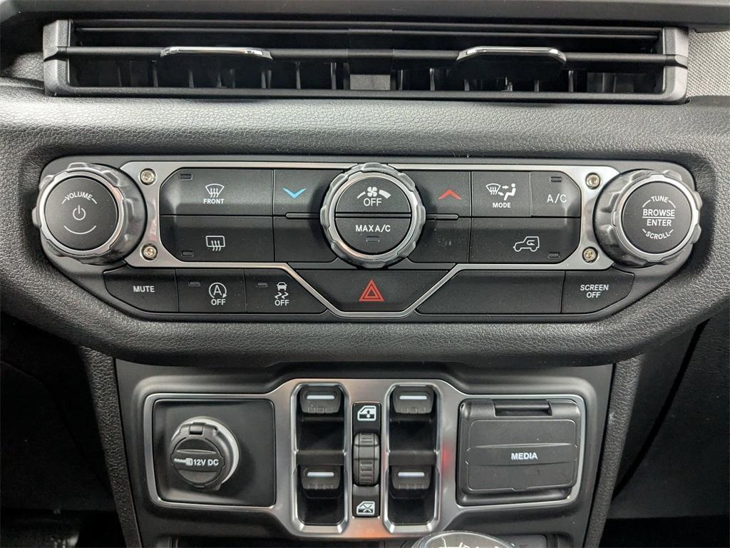 new 2025 Jeep Wrangler car, priced at $45,404