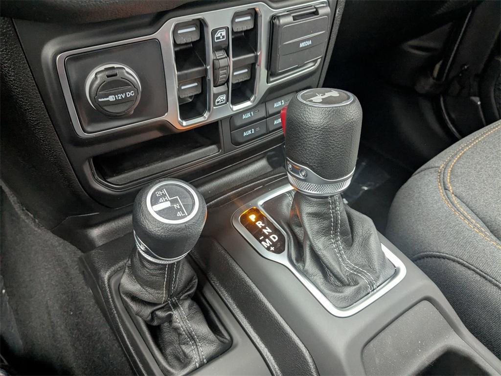 new 2025 Jeep Wrangler car, priced at $45,404