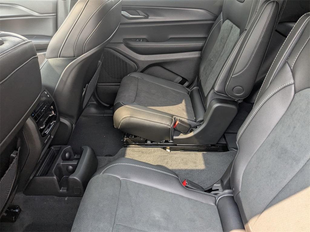 new 2025 Jeep Grand Cherokee L car, priced at $45,622
