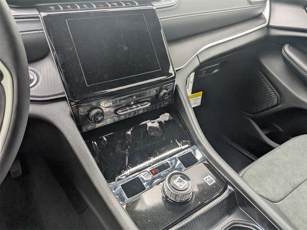 new 2025 Jeep Grand Cherokee car, priced at $45,030