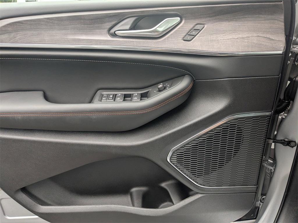 new 2025 Jeep Grand Cherokee L car, priced at $57,742