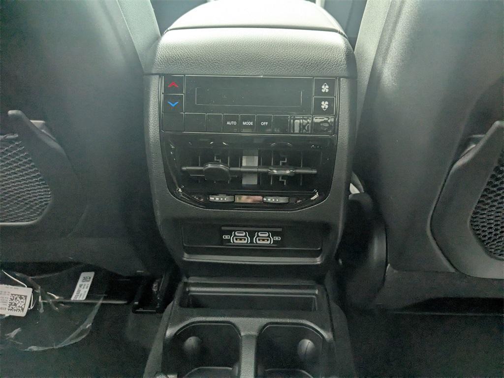 new 2025 Jeep Grand Cherokee L car, priced at $42,109