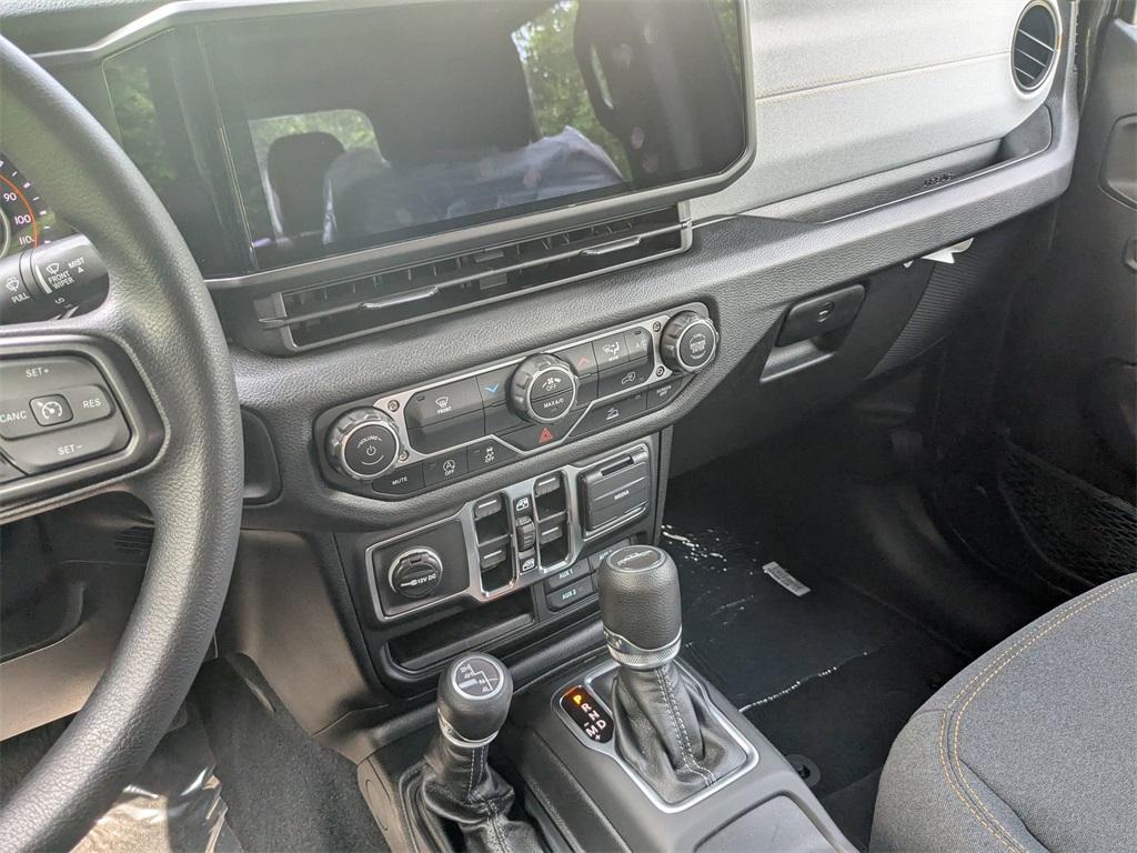 new 2025 Jeep Gladiator car, priced at $41,447