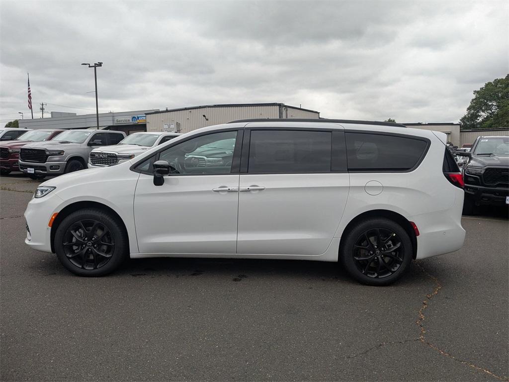 new 2025 Chrysler Pacifica car, priced at $51,449