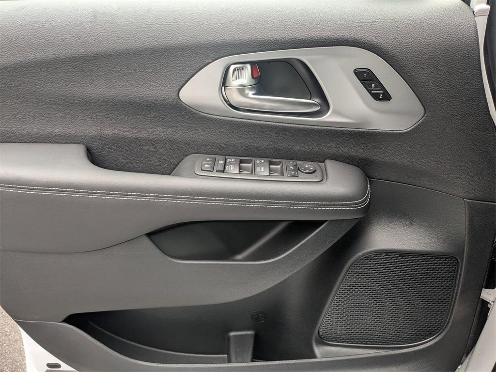 new 2025 Chrysler Pacifica car, priced at $51,449
