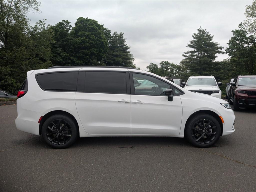 new 2025 Chrysler Pacifica car, priced at $51,449