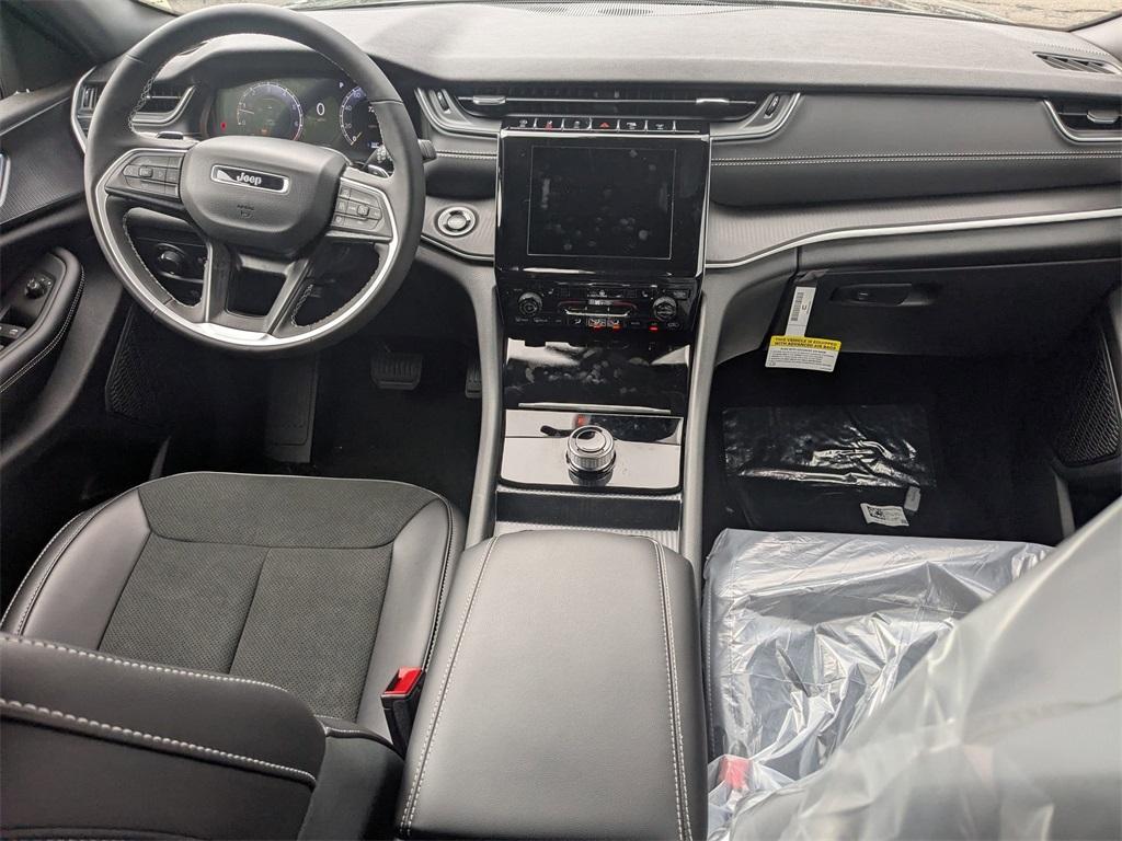 new 2025 Jeep Grand Cherokee car, priced at $43,500