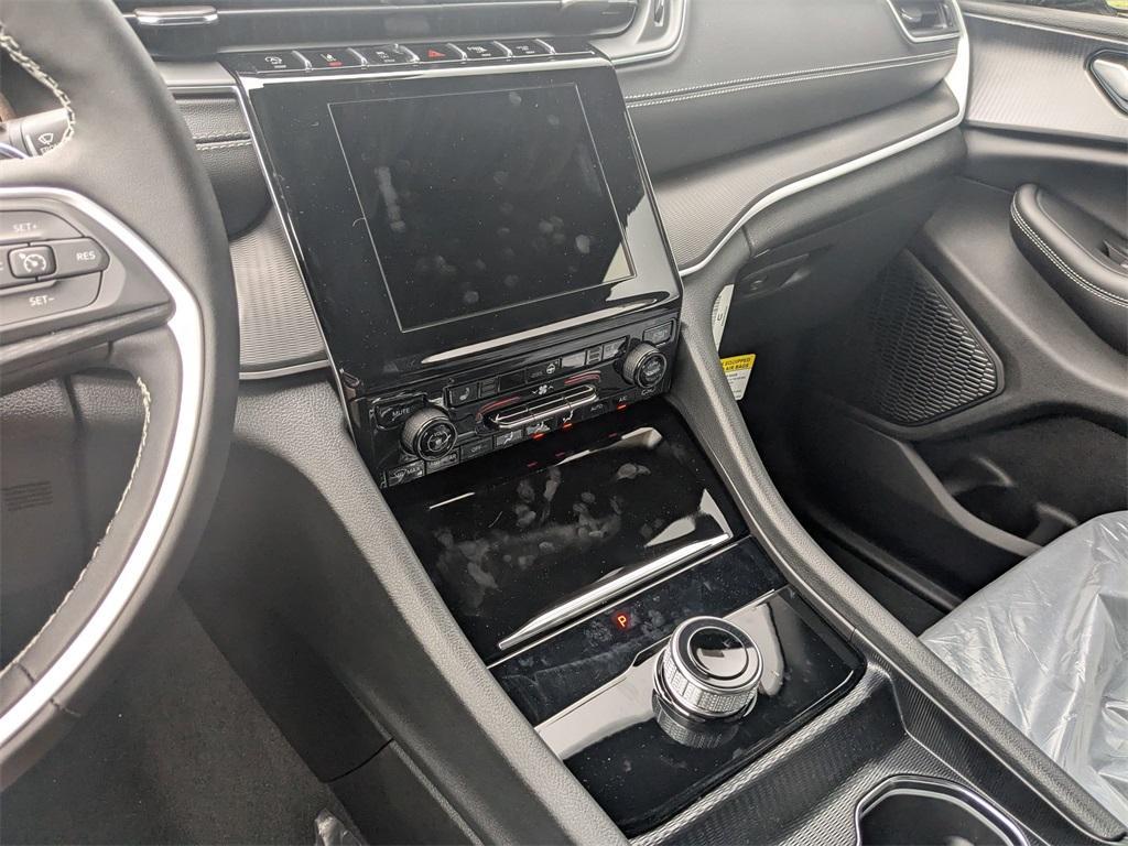 new 2025 Jeep Grand Cherokee car, priced at $43,500