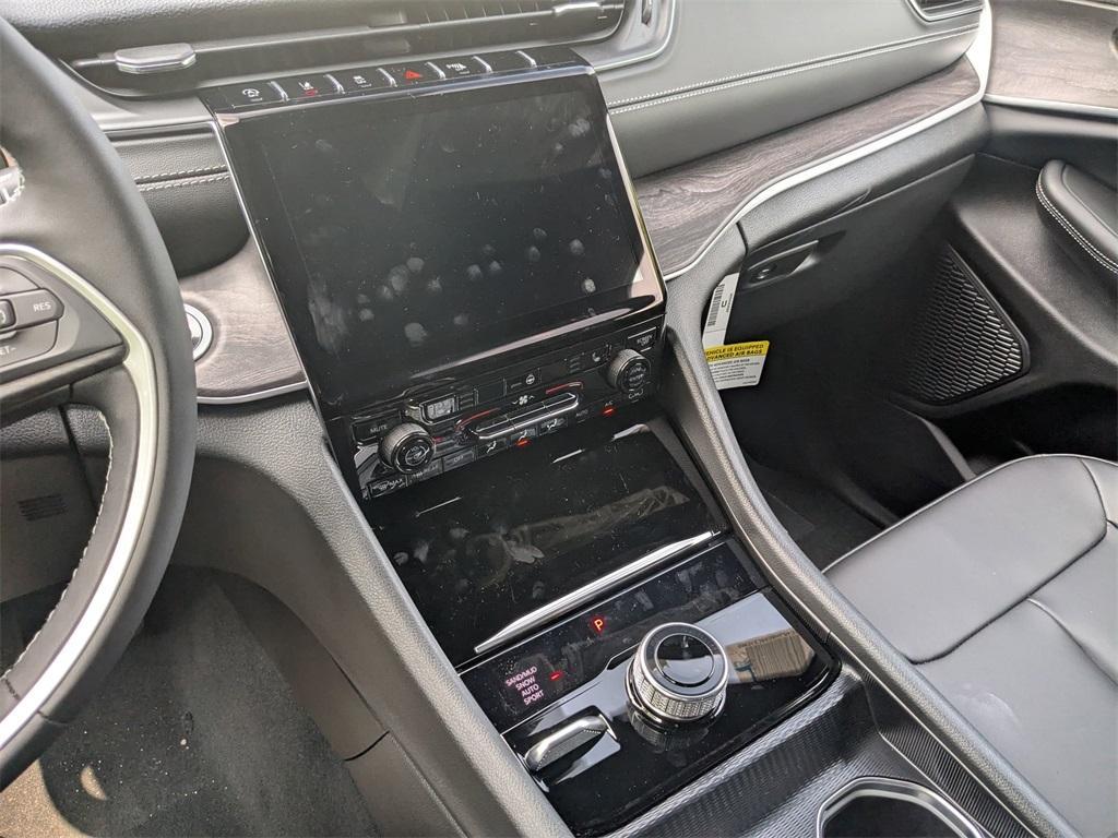 new 2025 Jeep Grand Cherokee car, priced at $44,581
