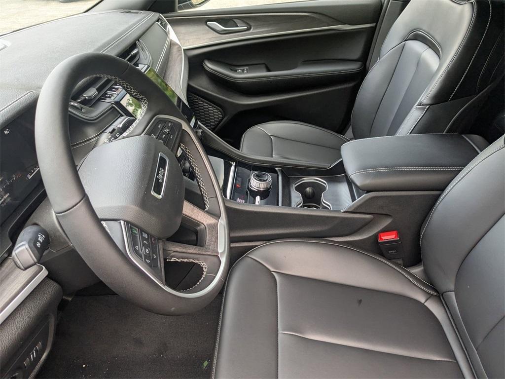 new 2025 Jeep Grand Cherokee car, priced at $44,581