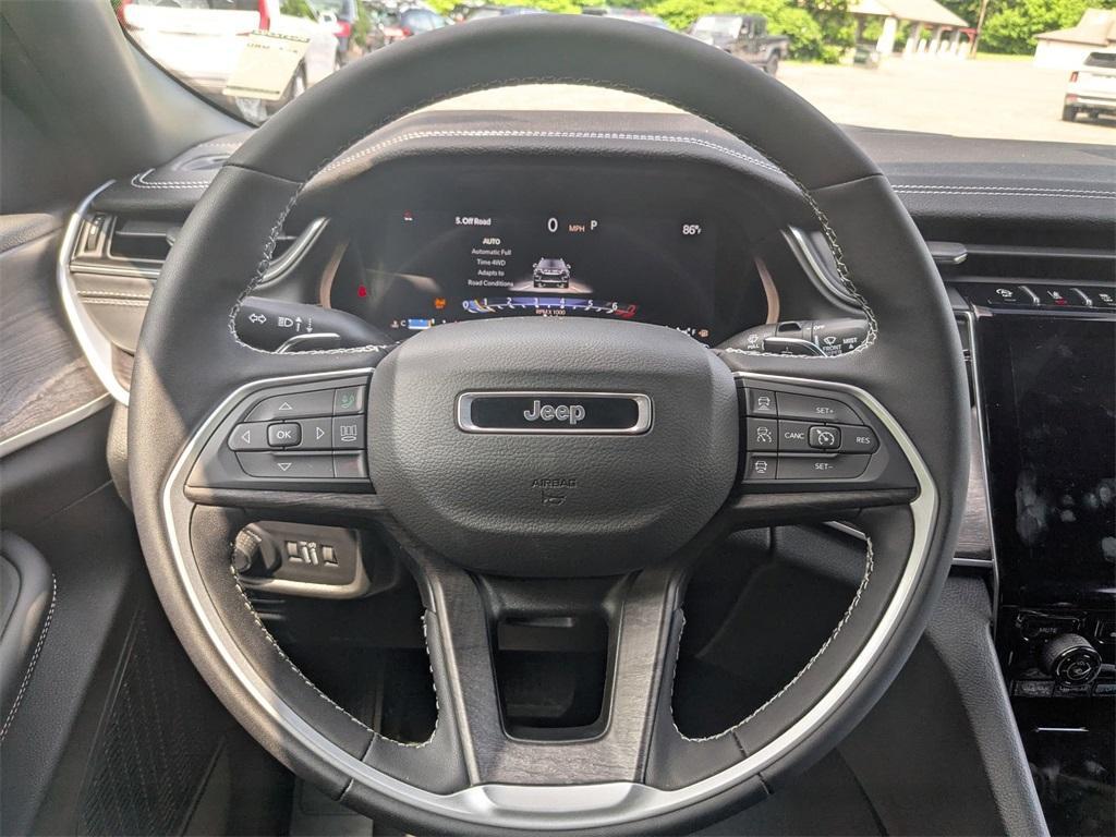 new 2025 Jeep Grand Cherokee car, priced at $44,581