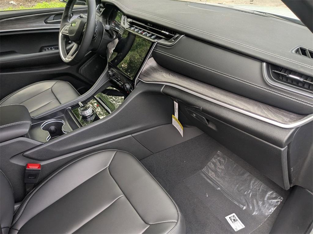 new 2025 Jeep Grand Cherokee car, priced at $44,581