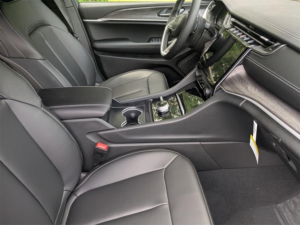 new 2025 Jeep Grand Cherokee car, priced at $44,581