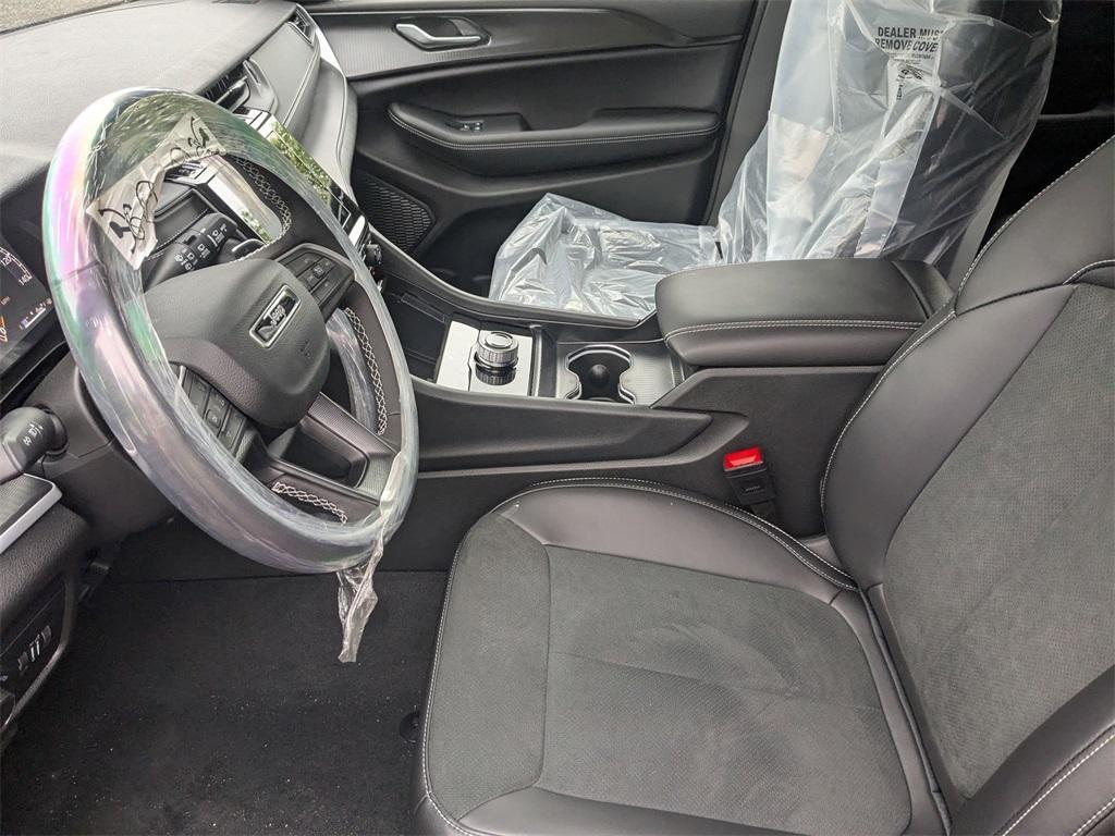 new 2025 Jeep Grand Cherokee car, priced at $45,455