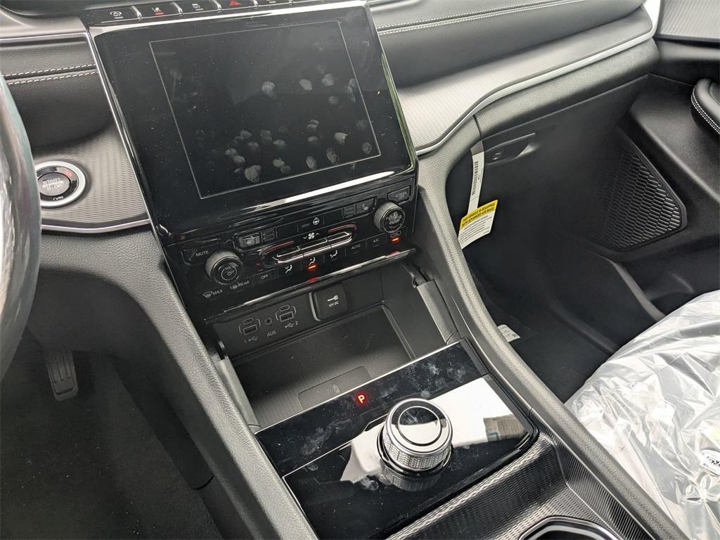 new 2025 Jeep Grand Cherokee car, priced at $45,455