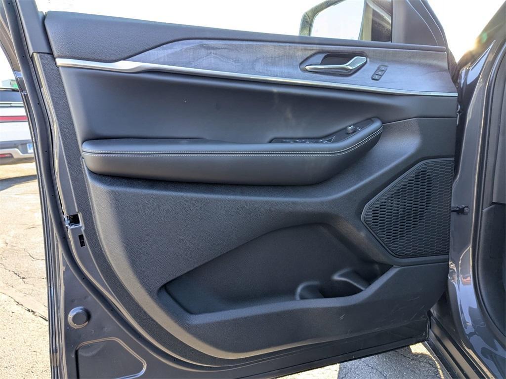 new 2025 Jeep Grand Cherokee L car, priced at $46,887