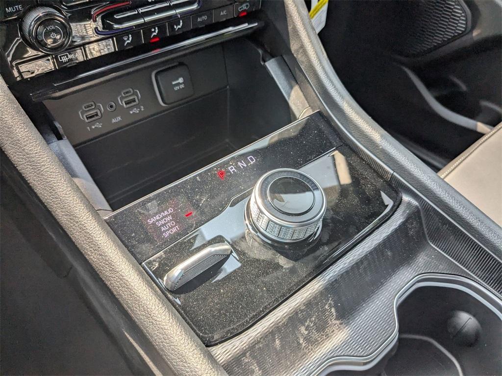new 2025 Jeep Grand Cherokee car, priced at $45,406