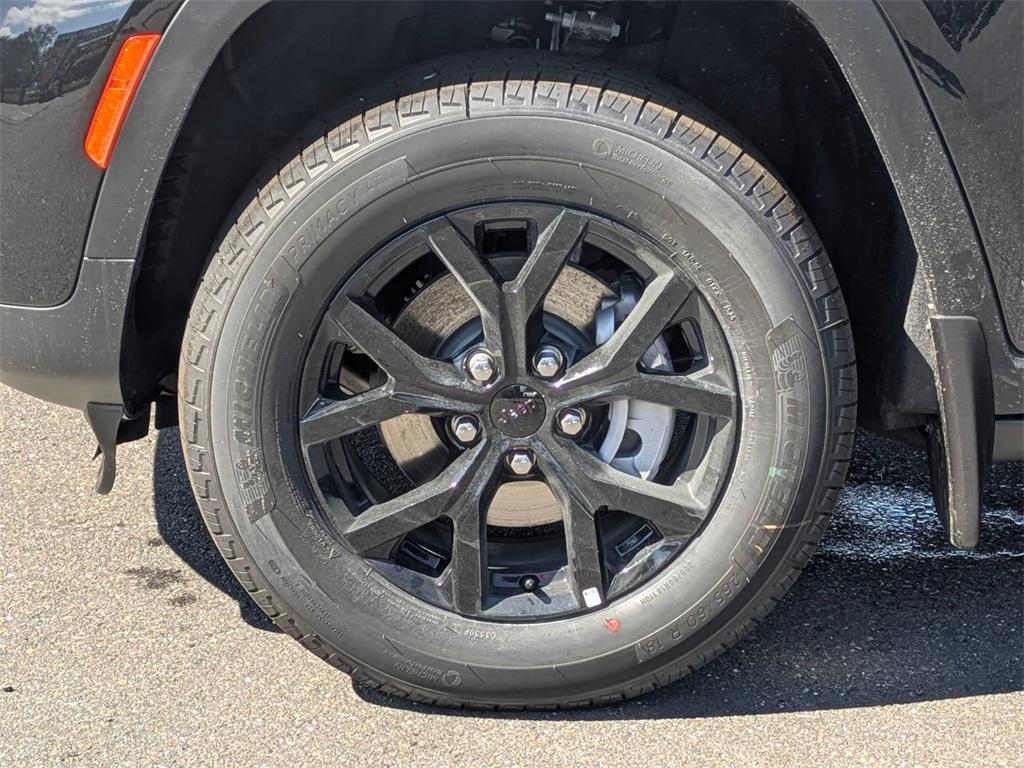new 2025 Jeep Grand Cherokee car, priced at $43,100