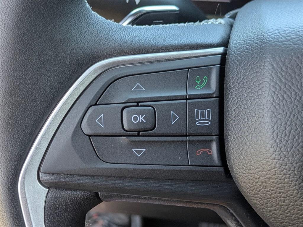 new 2025 Jeep Grand Cherokee car, priced at $43,100