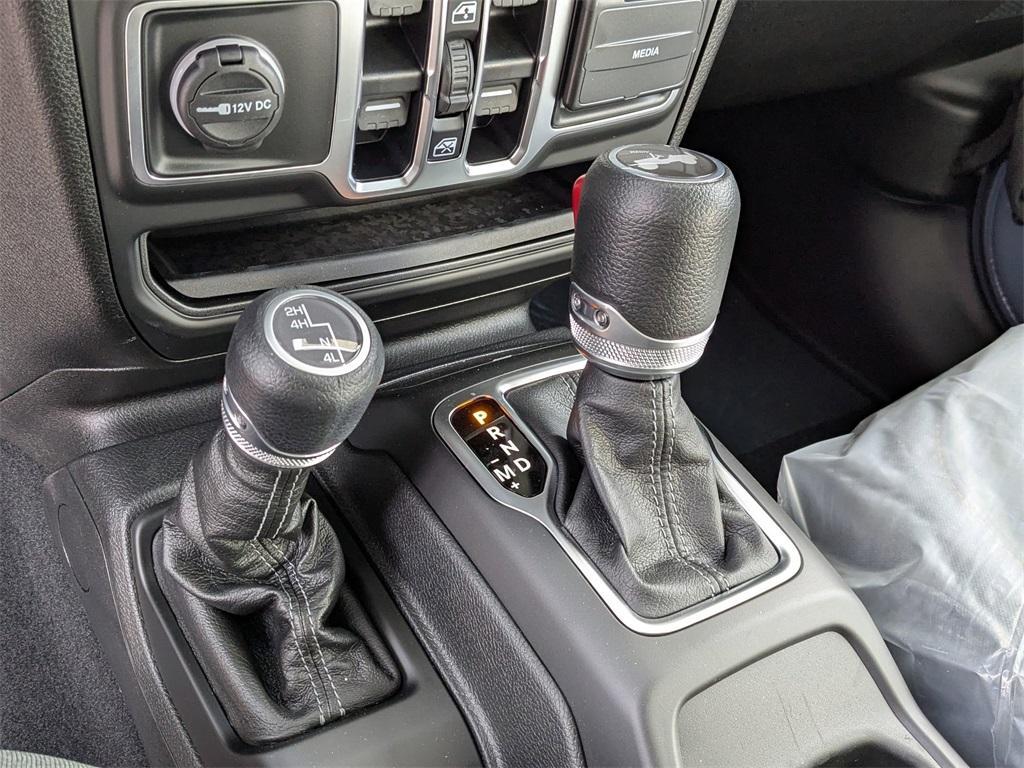 new 2025 Jeep Wrangler car, priced at $48,789