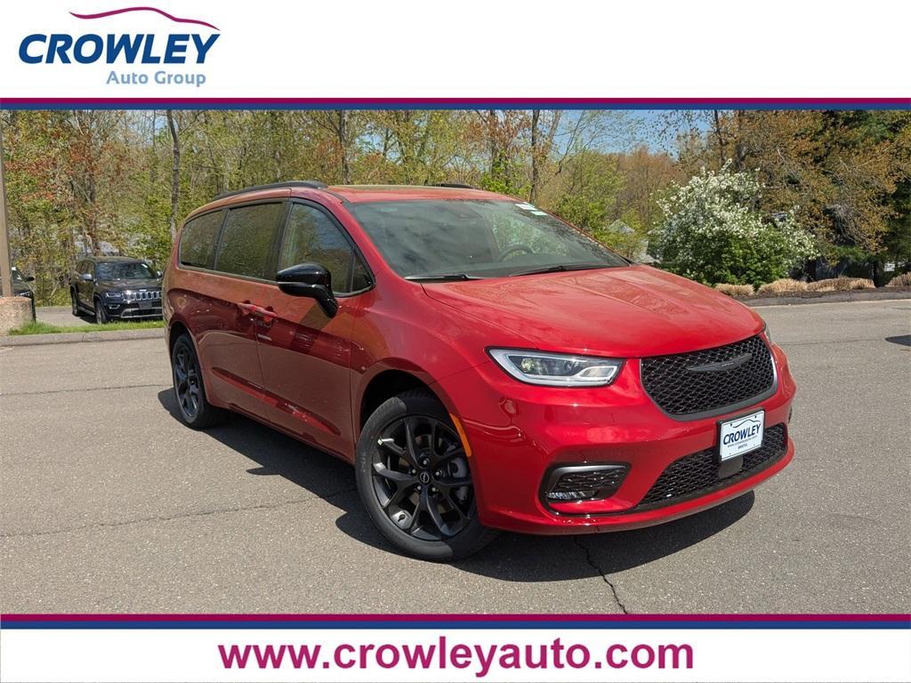 new 2025 Chrysler Pacifica car, priced at $50,264