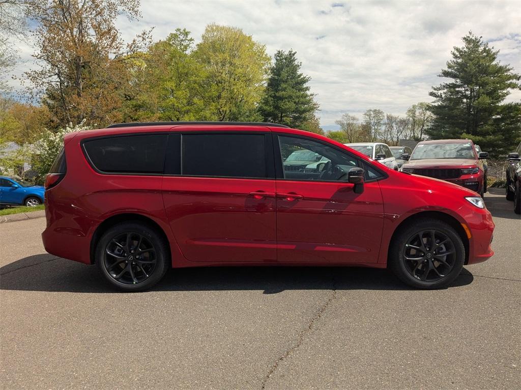 new 2025 Chrysler Pacifica car, priced at $50,264