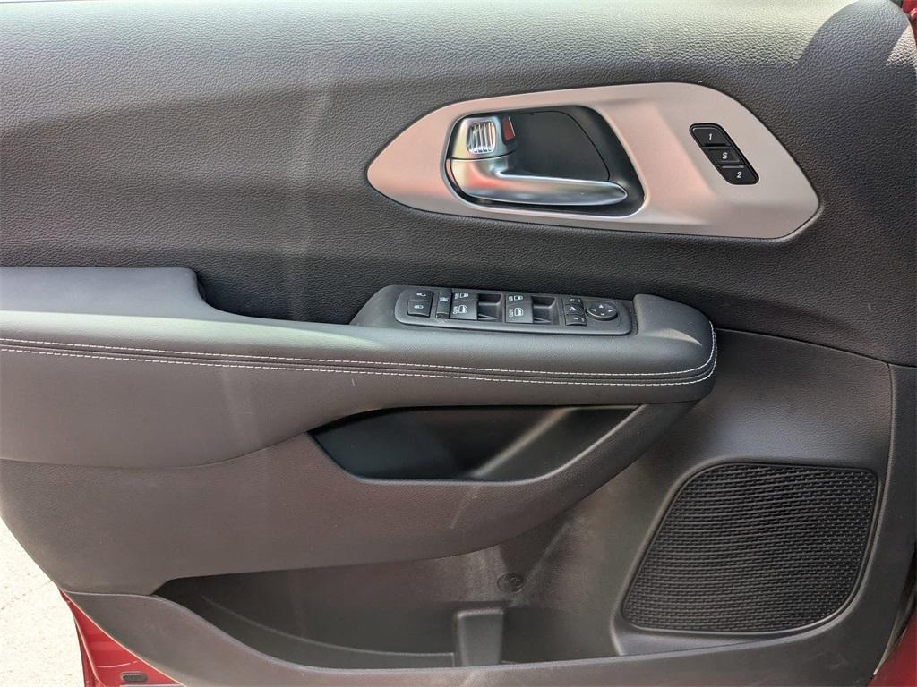 new 2025 Chrysler Pacifica car, priced at $50,264