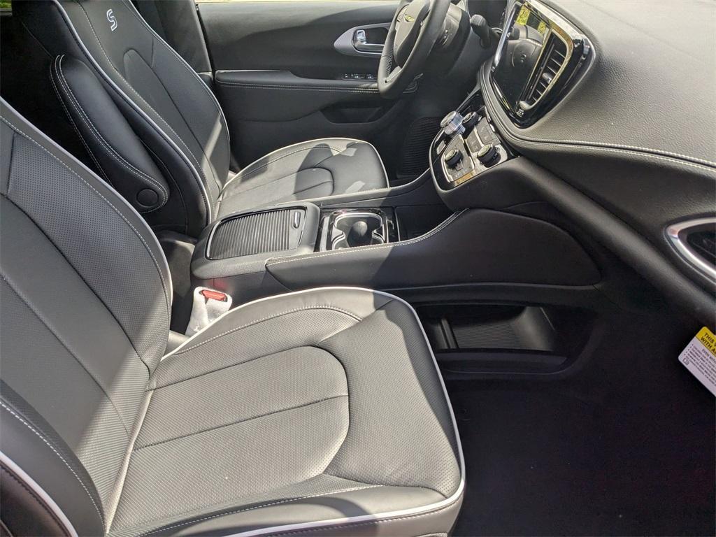 new 2025 Chrysler Pacifica car, priced at $50,264