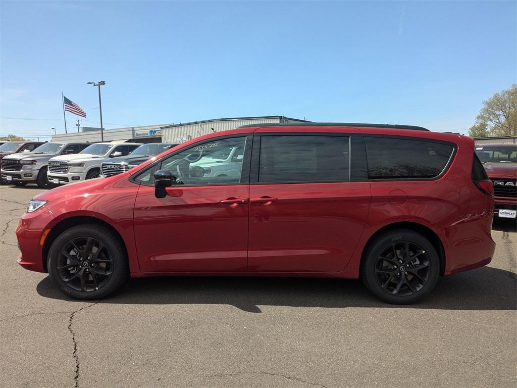 new 2025 Chrysler Pacifica car, priced at $50,264