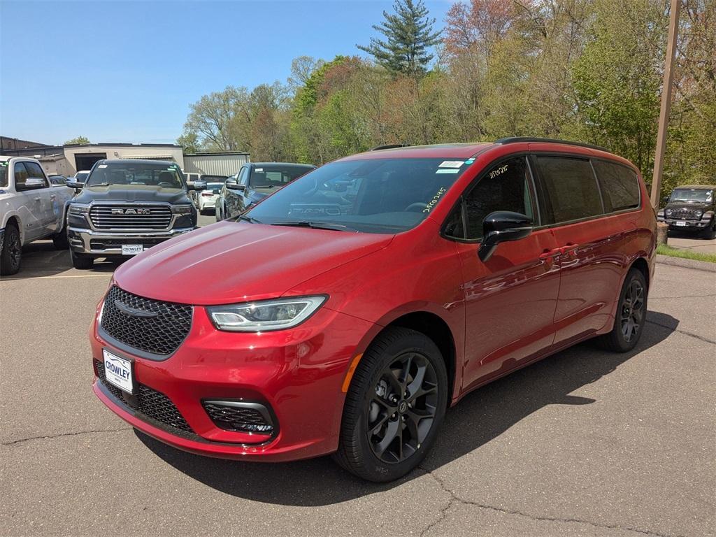new 2025 Chrysler Pacifica car, priced at $50,264