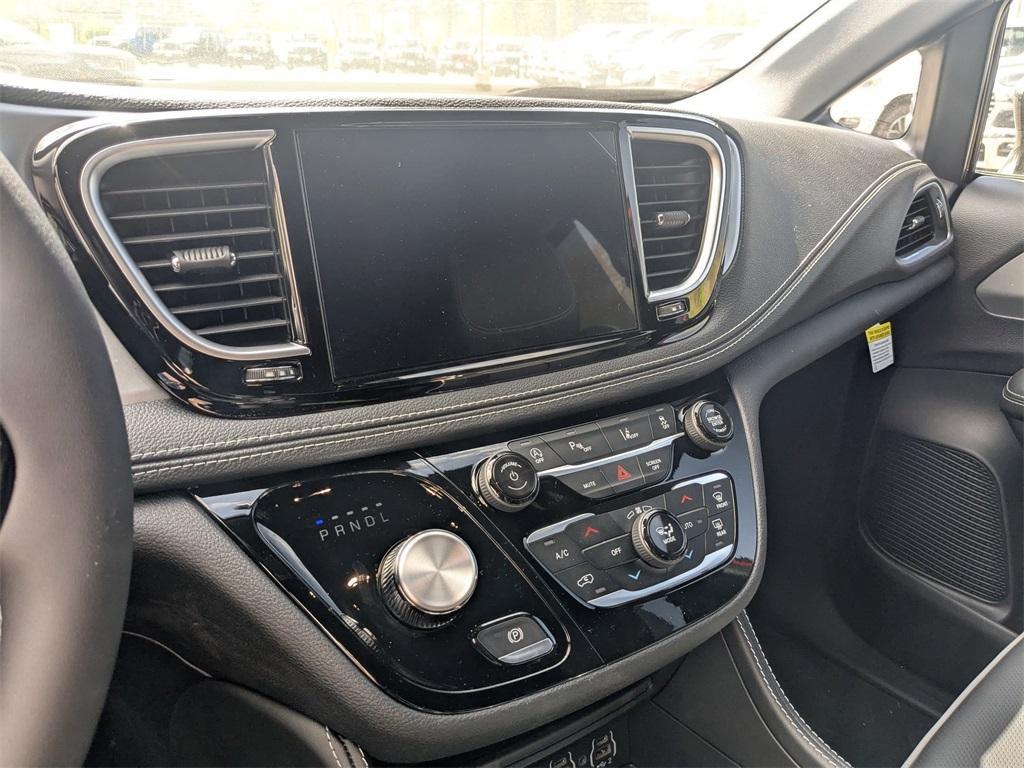 new 2025 Chrysler Pacifica car, priced at $50,264
