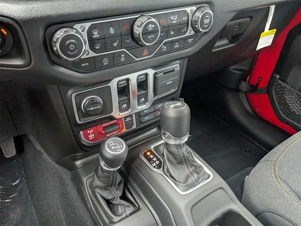 new 2025 Jeep Wrangler car, priced at $46,327