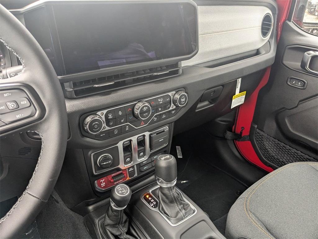 new 2025 Jeep Wrangler car, priced at $46,327
