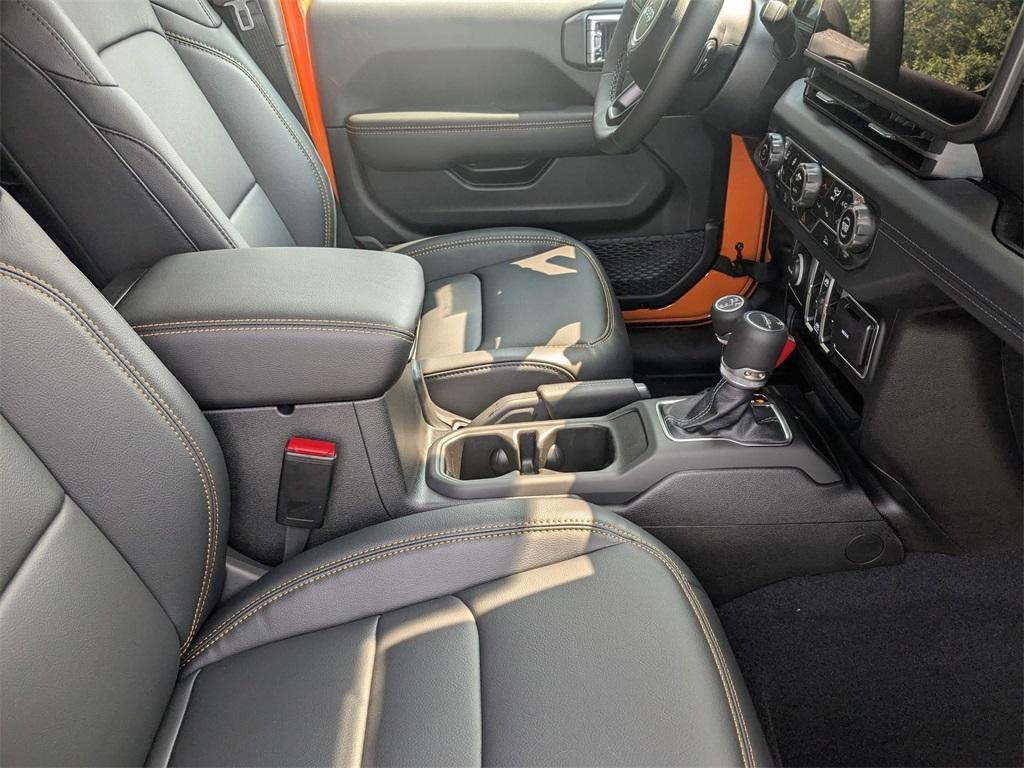 new 2025 Jeep Gladiator car, priced at $46,182