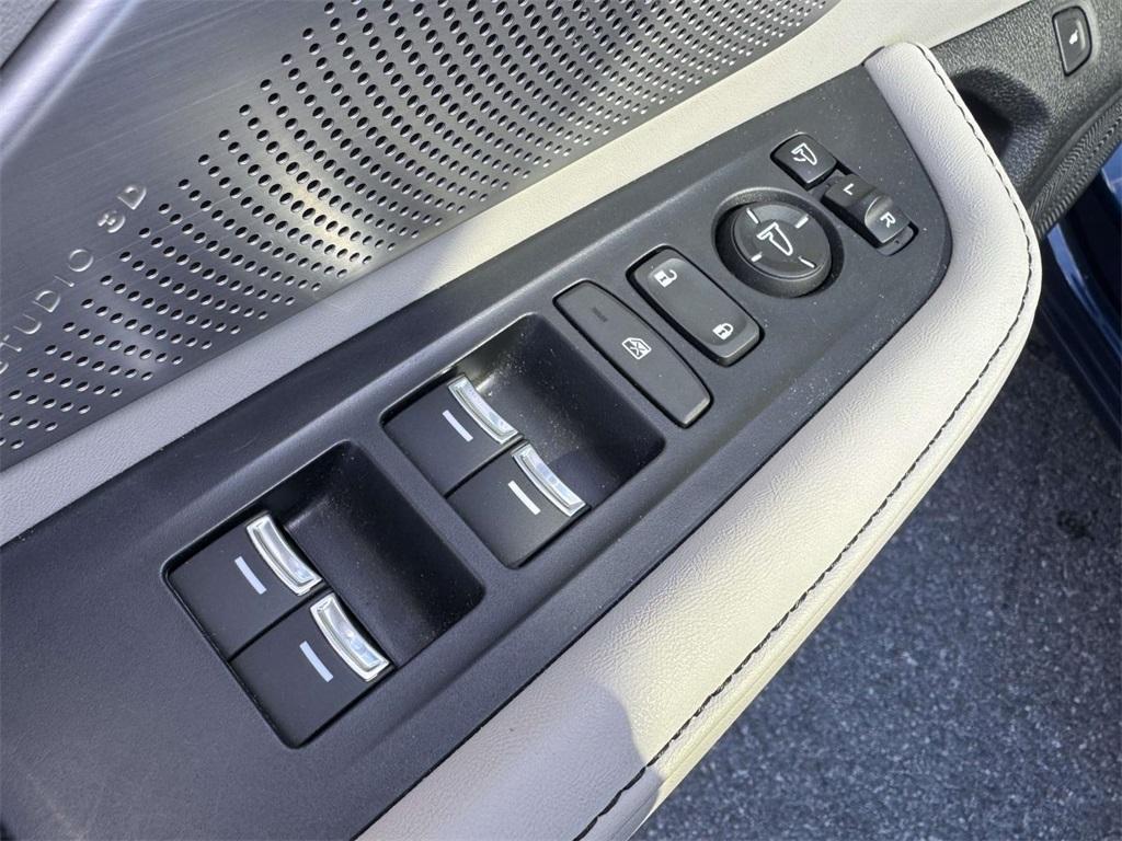 used 2025 Acura RDX car, priced at $43,489