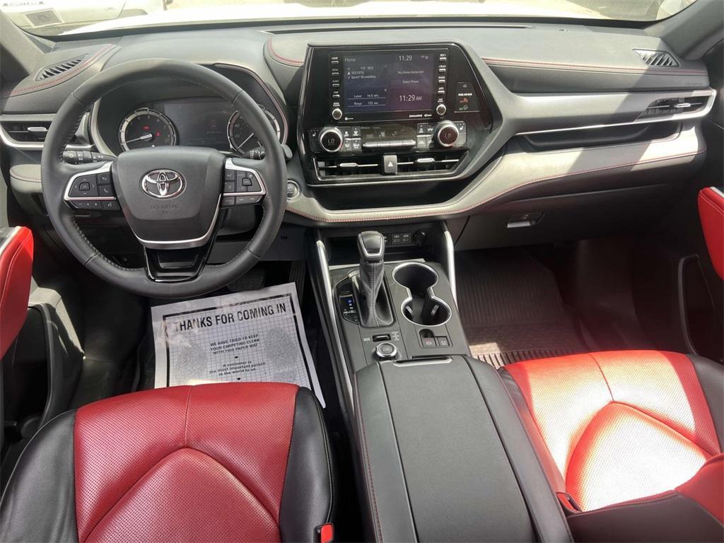 used 2022 Toyota Highlander car, priced at $36,499