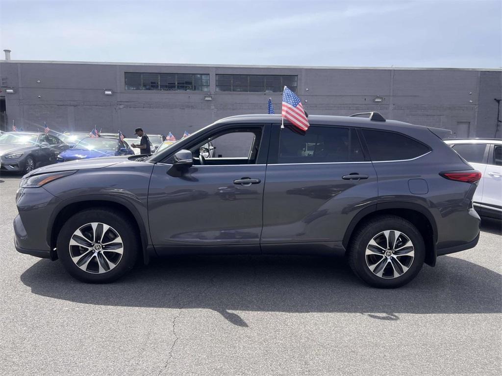 used 2022 Toyota Highlander car, priced at $36,232