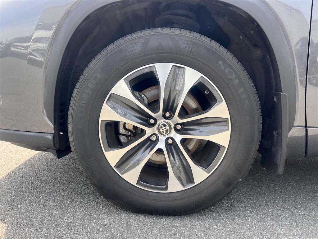used 2022 Toyota Highlander car, priced at $36,232