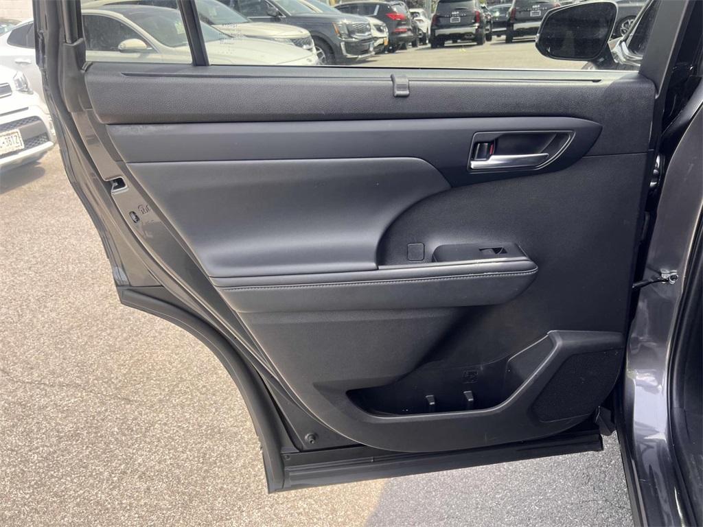 used 2022 Toyota Highlander car, priced at $36,232