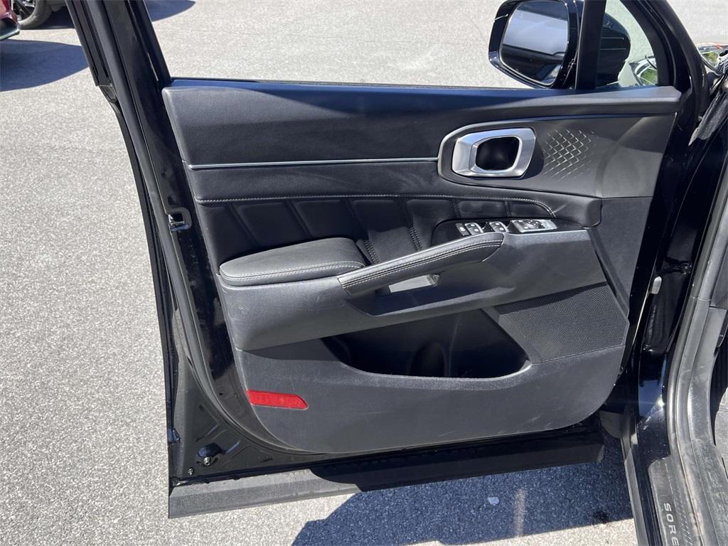 used 2023 Kia Sorento car, priced at $31,354