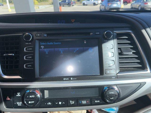 used 2014 Toyota Highlander car, priced at $15,490