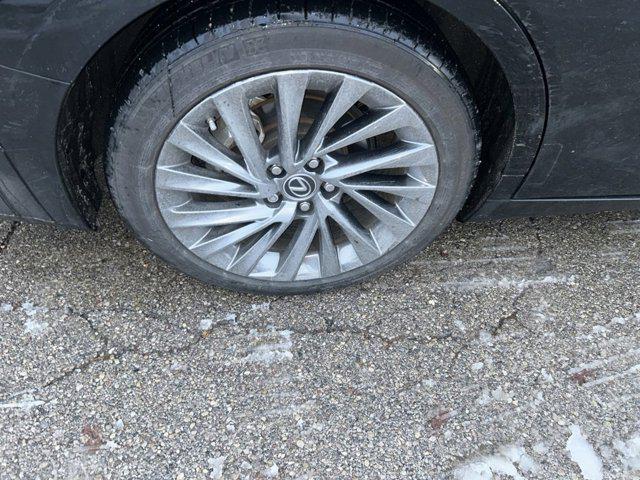 used 2024 Lexus ES 300h car, priced at $45,490