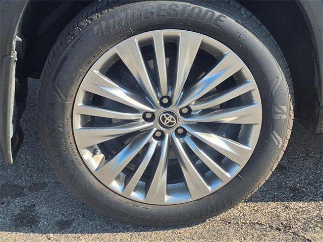 used 2024 Toyota Highlander car, priced at $48,490