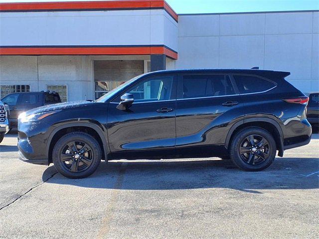 used 2024 Toyota Highlander car, priced at $33,990